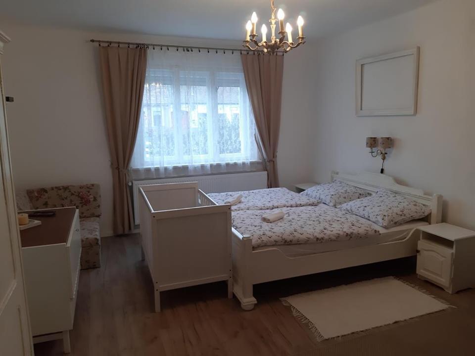 דירות Mosonmagyaróvár Edina Vintage Vendeghaz מראה חיצוני תמונה