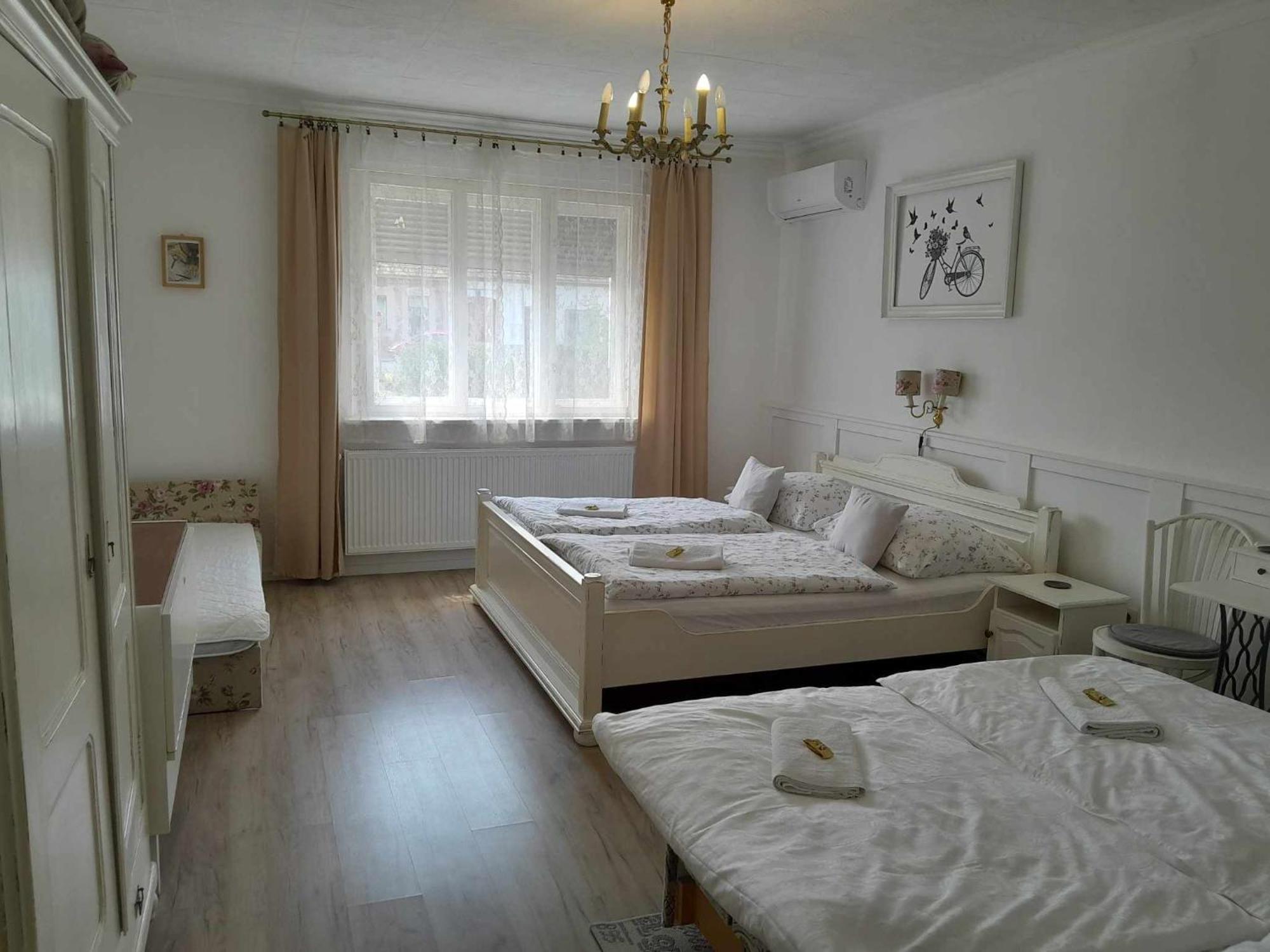דירות Mosonmagyaróvár Edina Vintage Vendeghaz מראה חיצוני תמונה