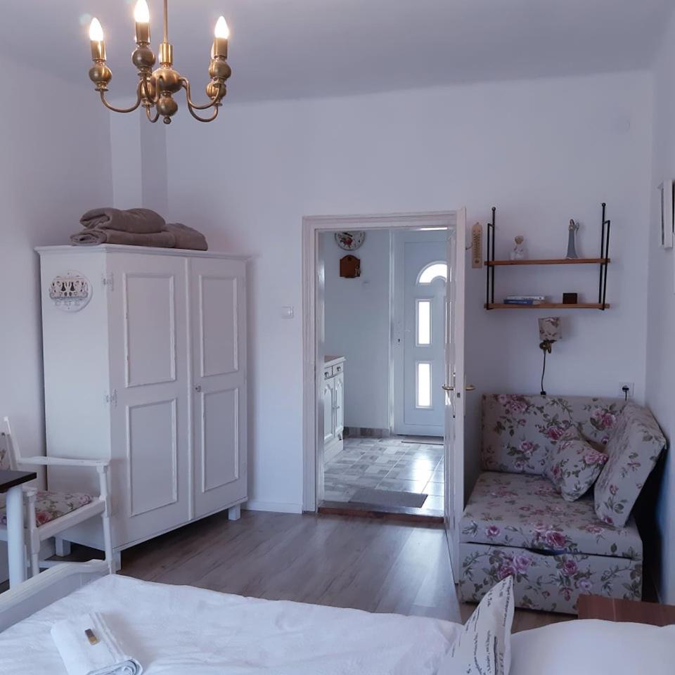 דירות Mosonmagyaróvár Edina Vintage Vendeghaz מראה חיצוני תמונה