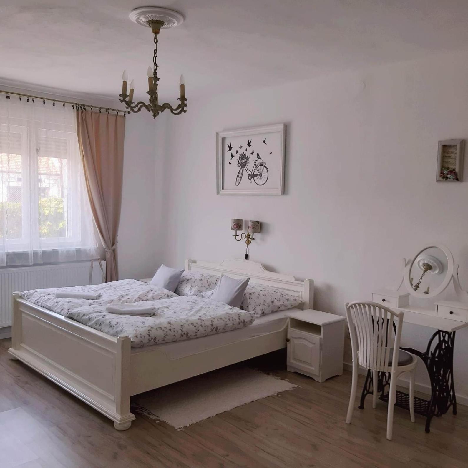דירות Mosonmagyaróvár Edina Vintage Vendeghaz מראה חיצוני תמונה